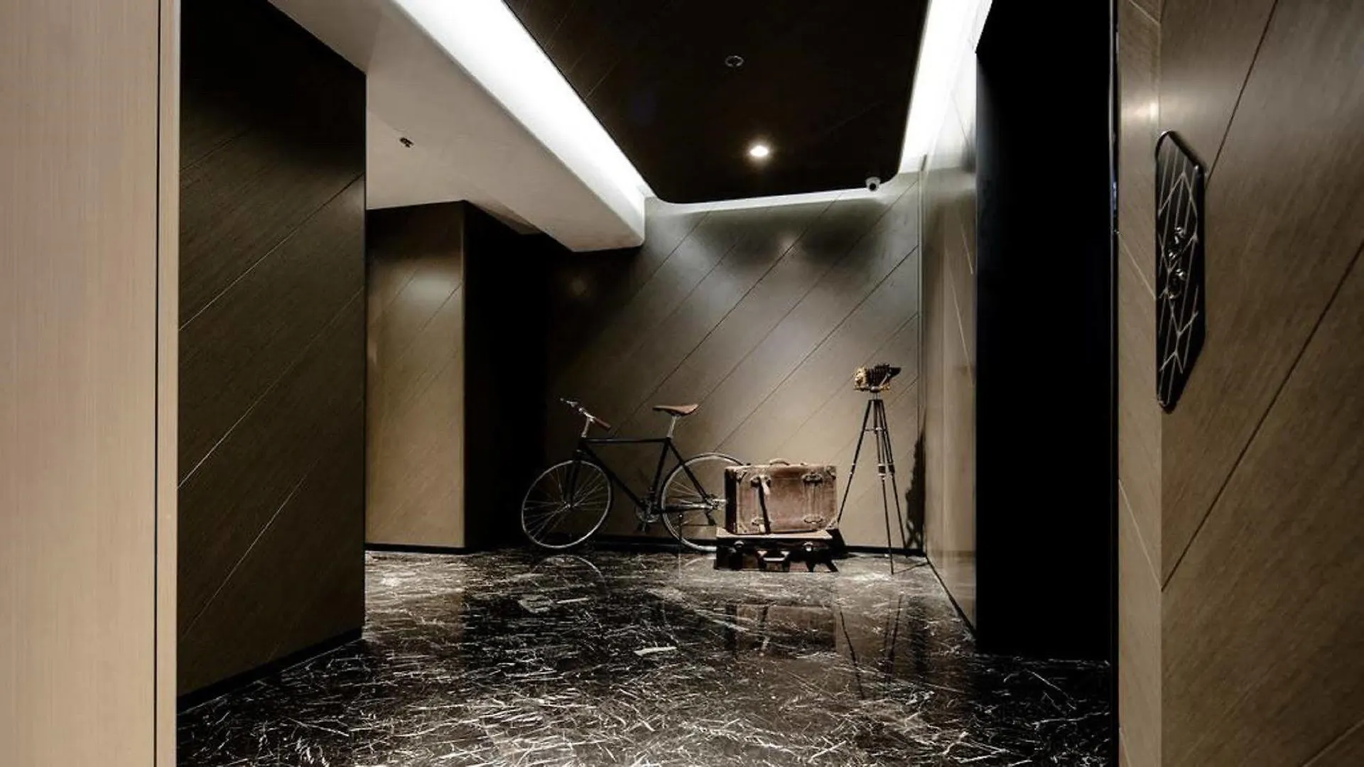 Hotel Ease Tsuen Wan Гонконг 4*,